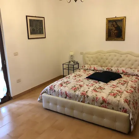 La Canonica Apartment *
